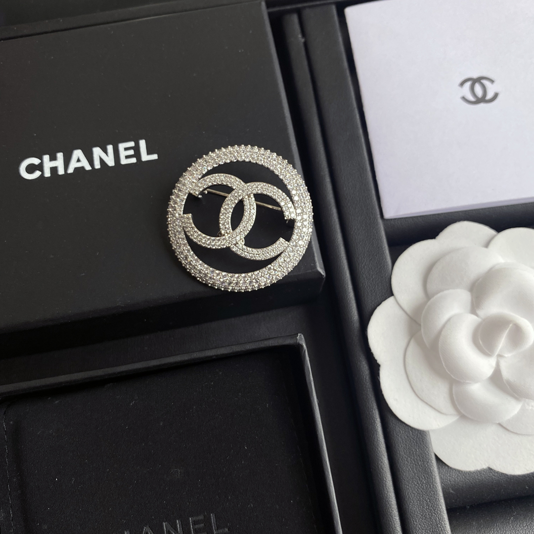 D015 Chanel brooch 108349