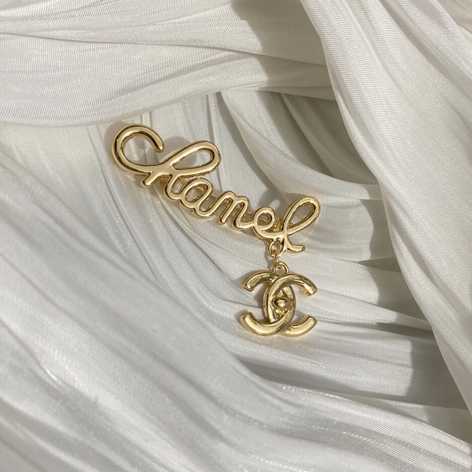 Chanel brooch 108397