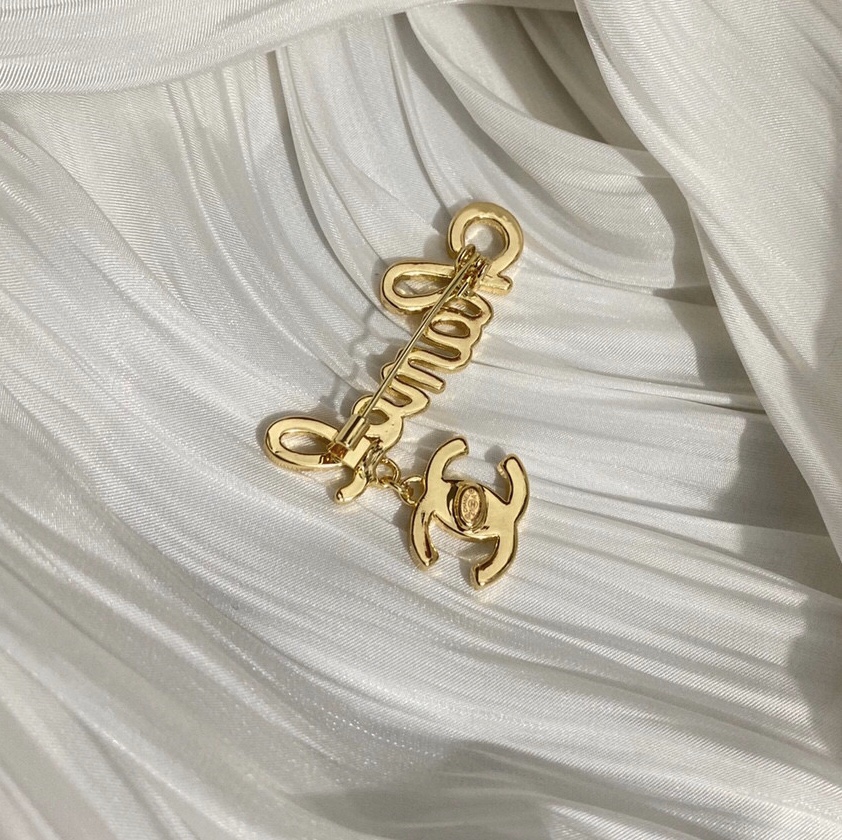 Chanel brooch 108397