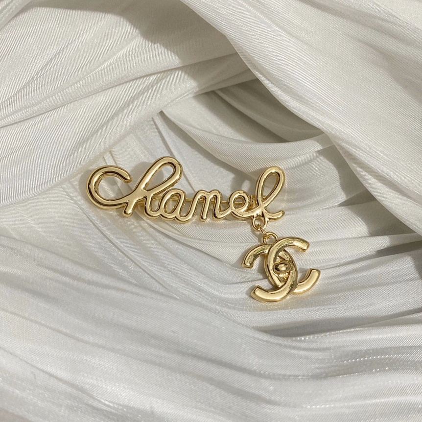 Chanel brooch 108397
