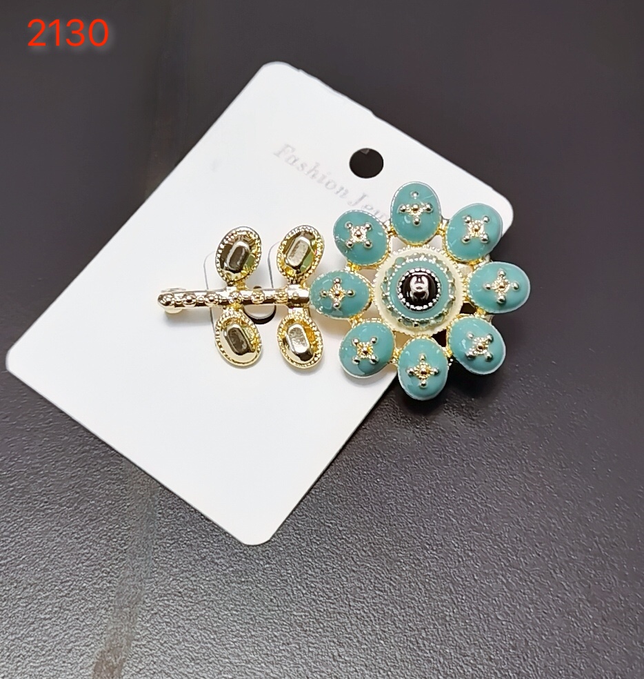 Chanel brooch 108398