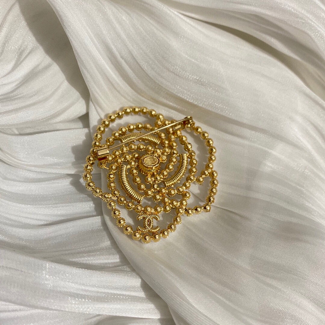 Chanel brooch 108399