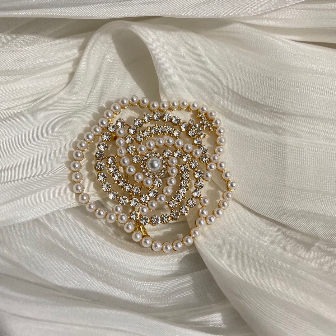 Chanel brooch 108399