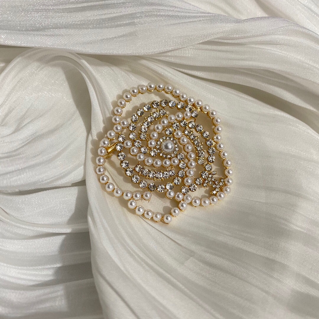 Chanel brooch 108399