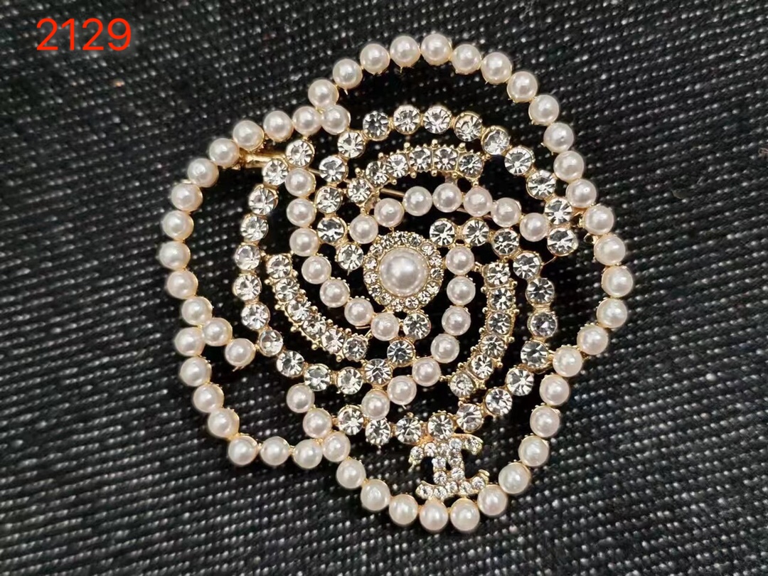 Chanel brooch 108399