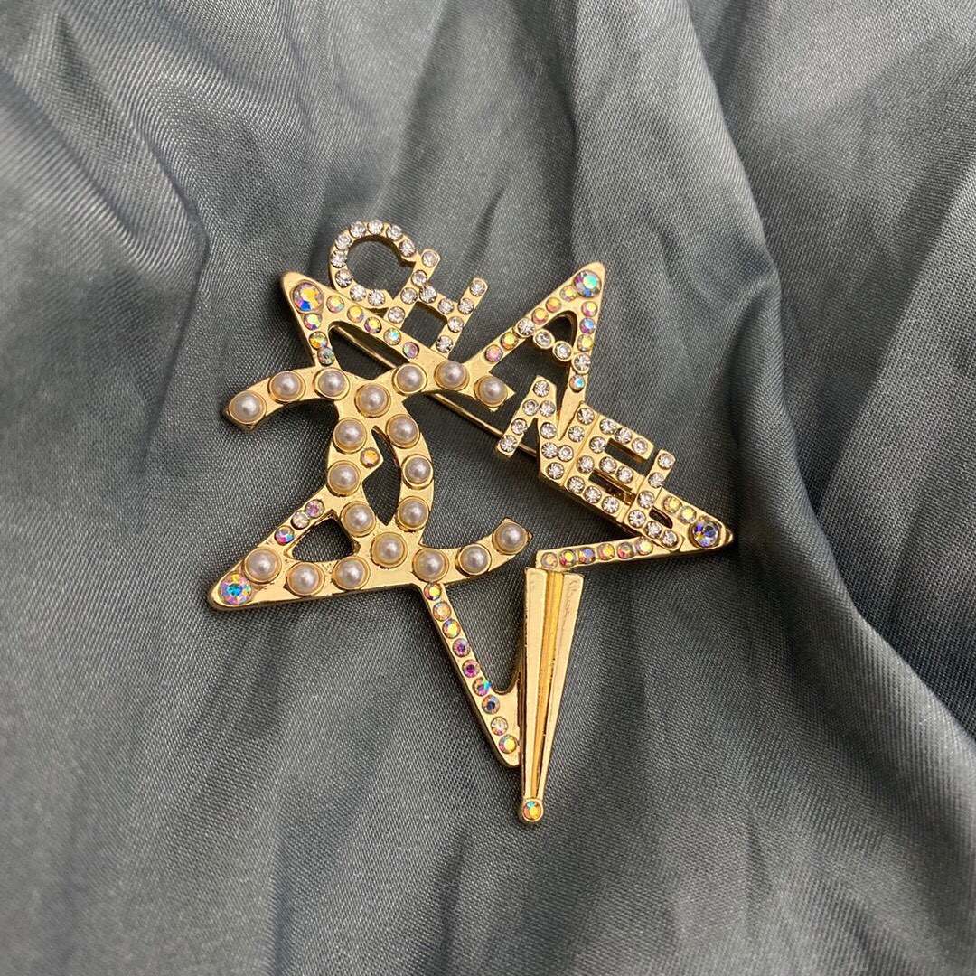 Chanel brooch 108403
