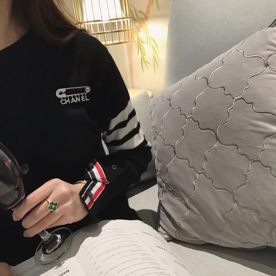 Chanel brooch 108413