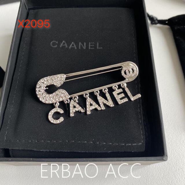 Chanel brooch 108413