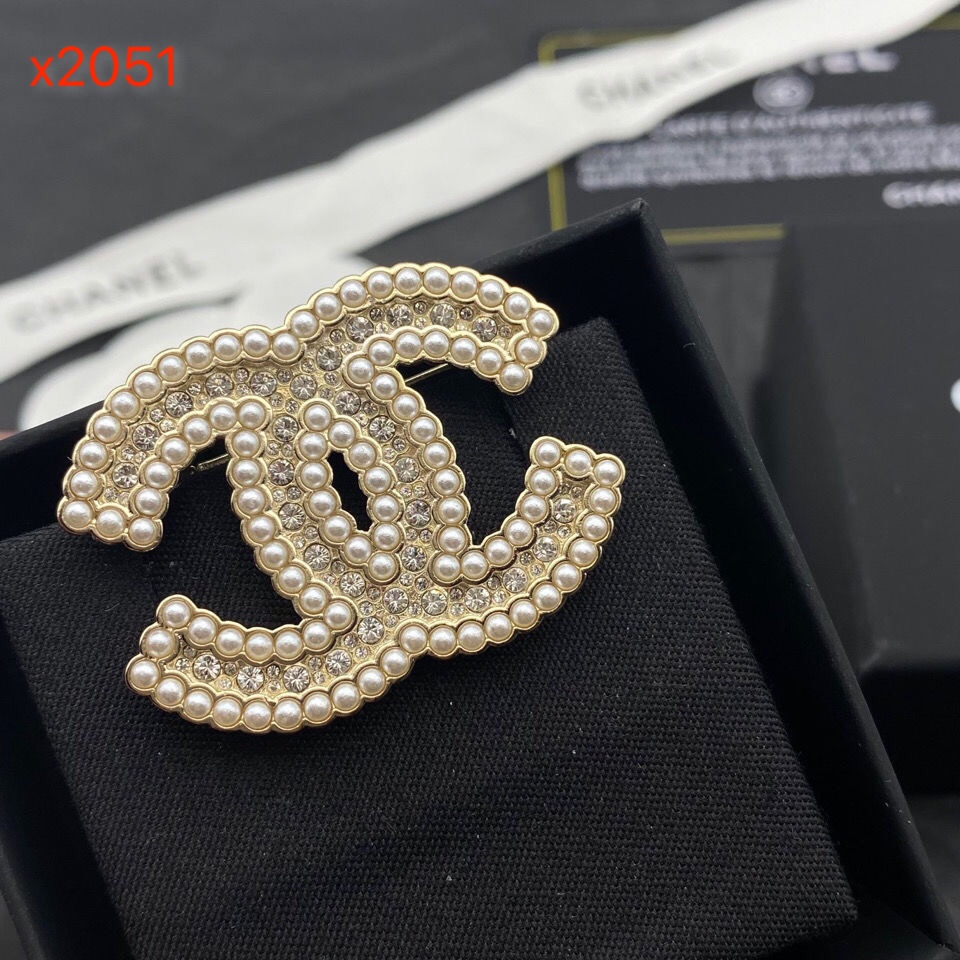 Chanel brooch 108417