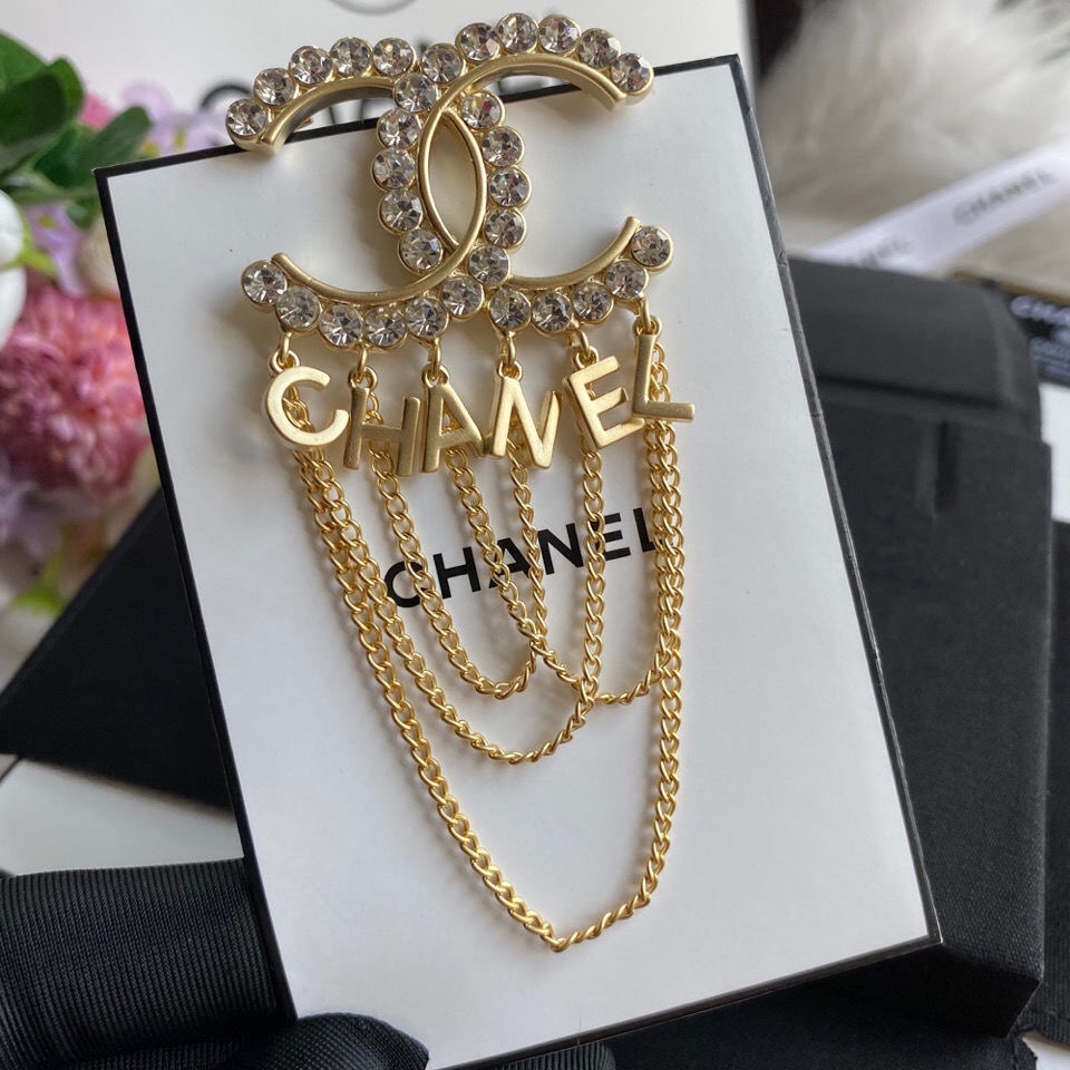 Chanel brooch 108420