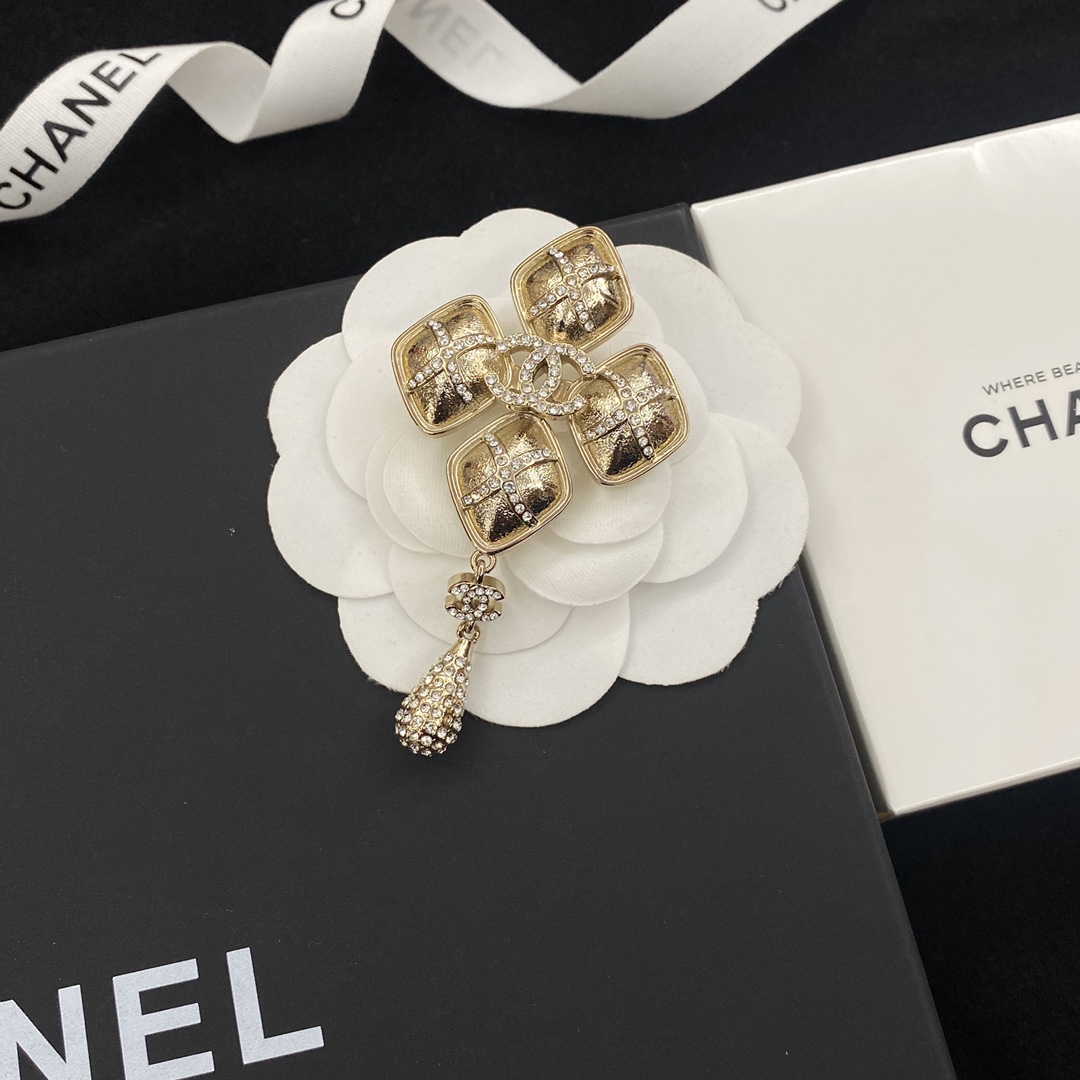 C119 Chanel brooch 108534