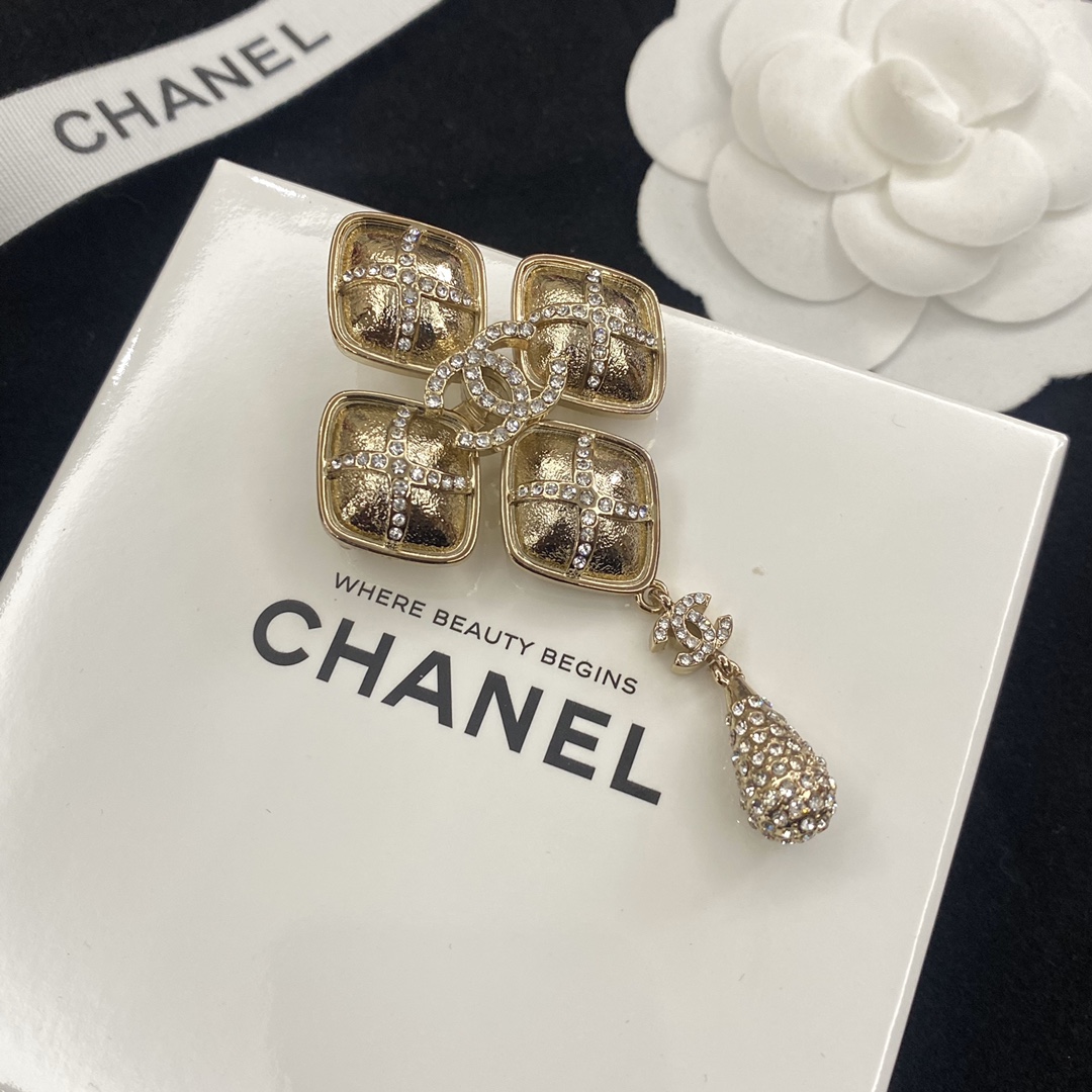 C119 Chanel brooch 108534