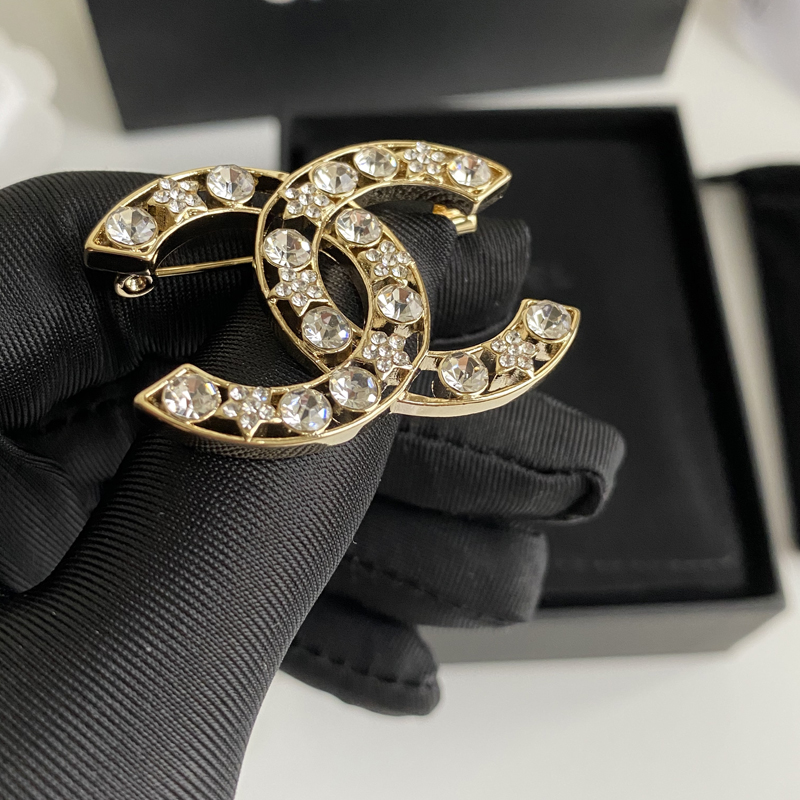 C215 Chanel brooch 108556
