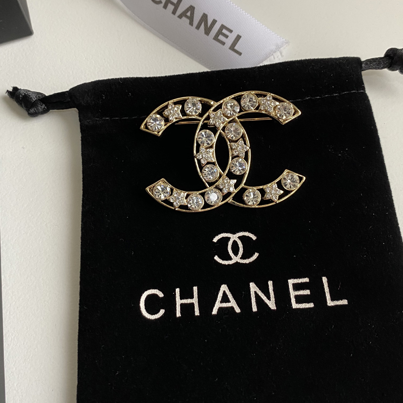 C215 Chanel brooch 108556