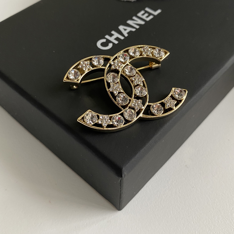 C215 Chanel brooch 108556