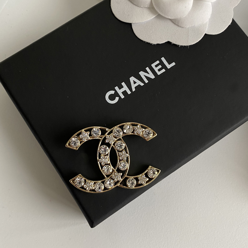 C215 Chanel brooch 108556