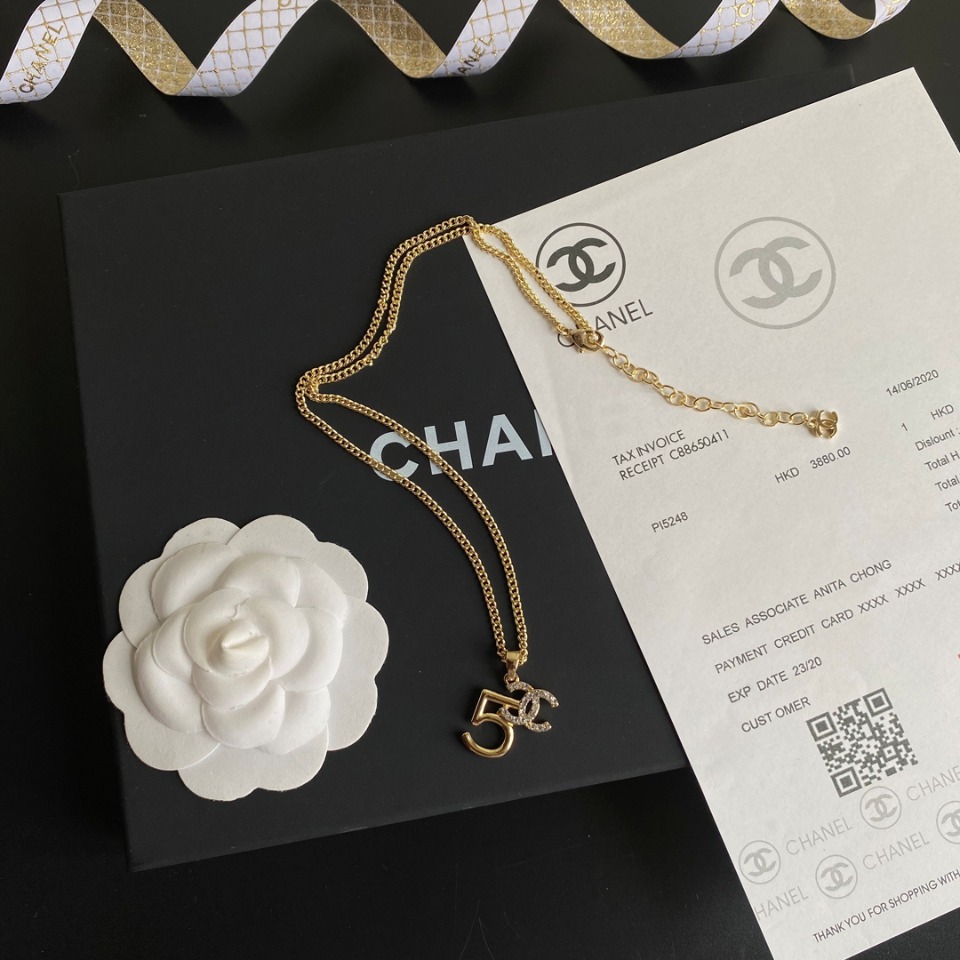 B196  Chanel necklace 108345