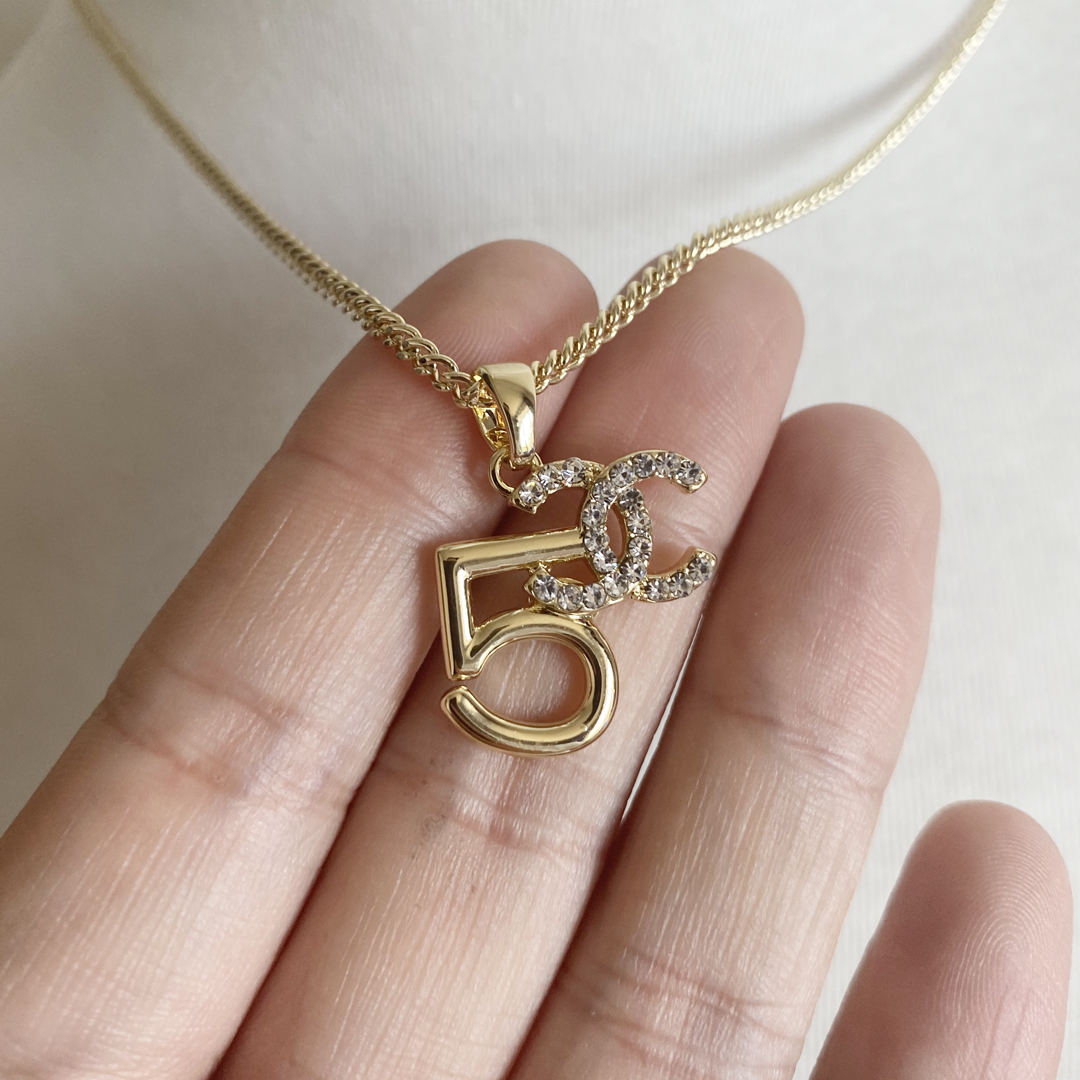 B196  Chanel necklace 108345
