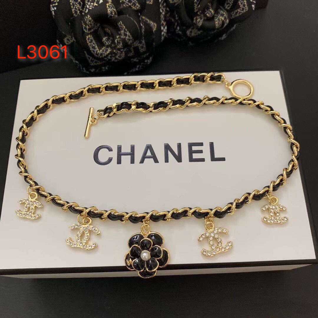 Chanel necklace 108405