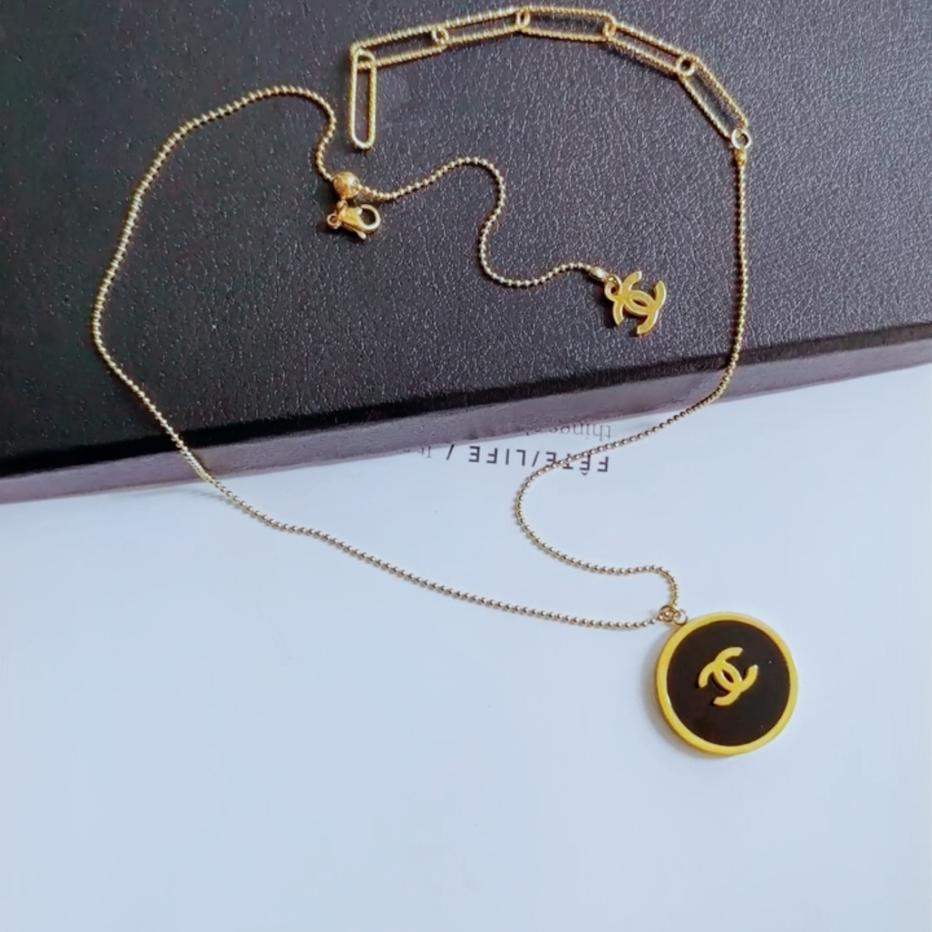 Chanel necklace 108427