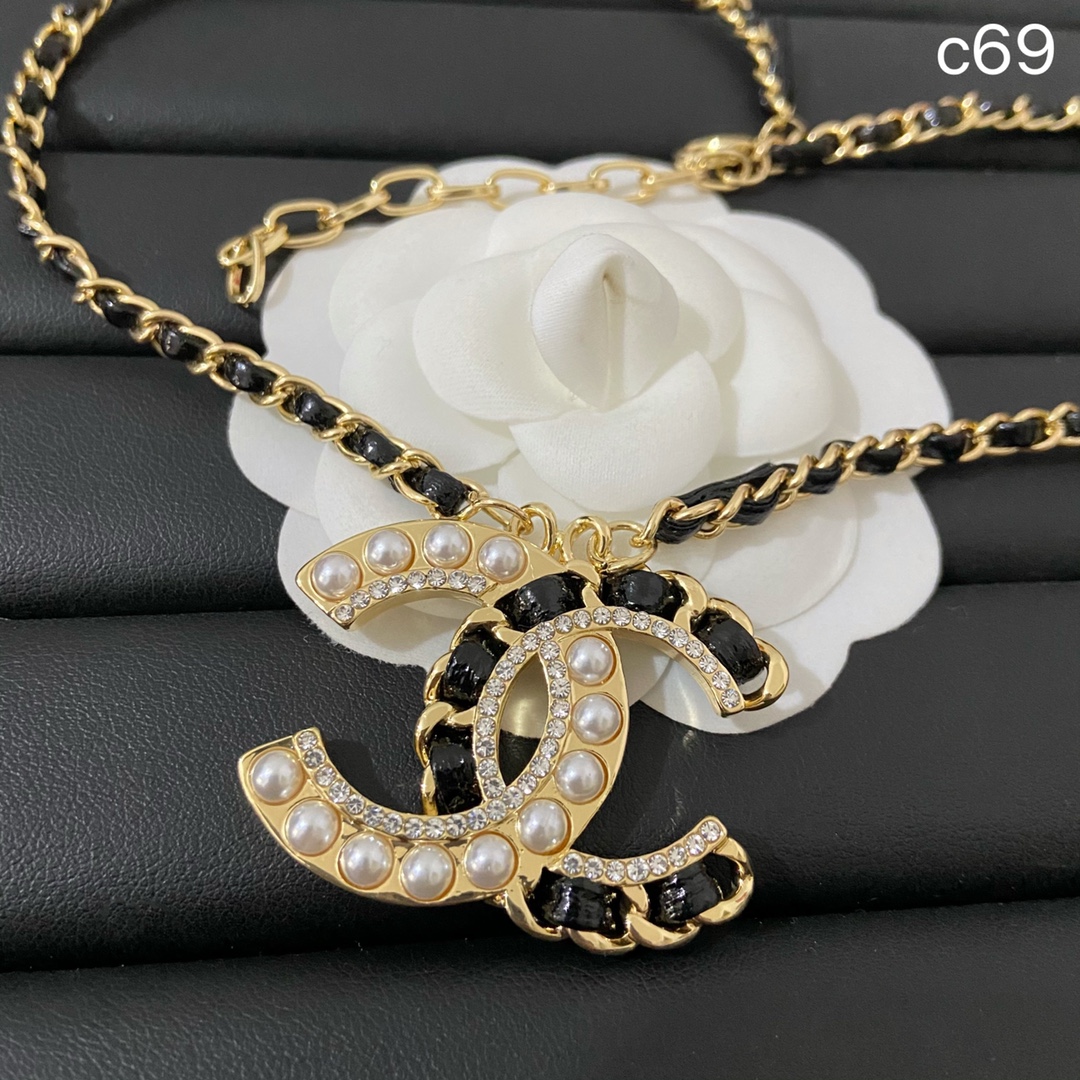Chanel leather cc necklace 108134
