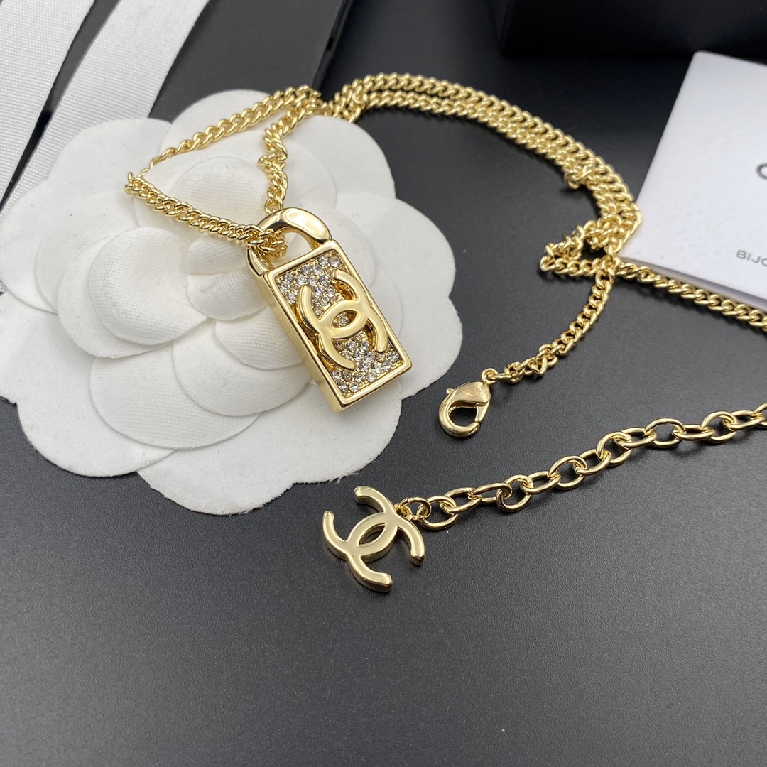 B066 Chanel necklace 104742