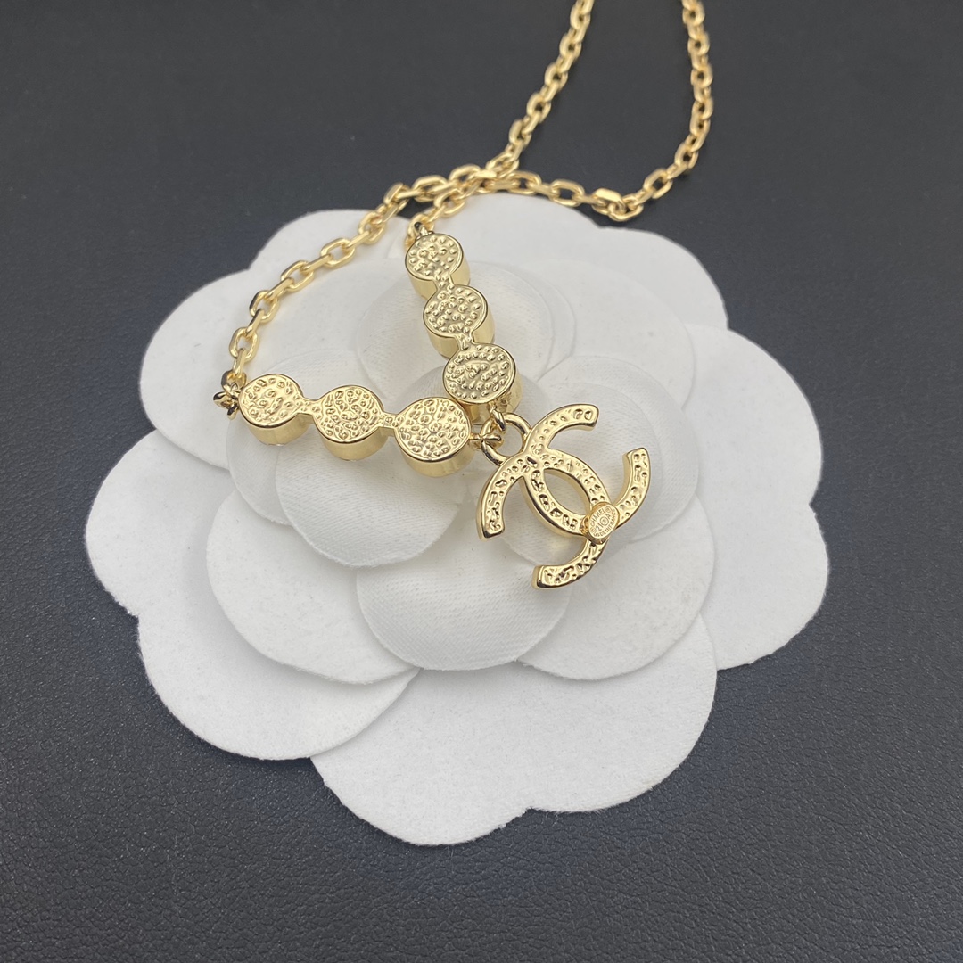 B331 Chanel necklace 108530