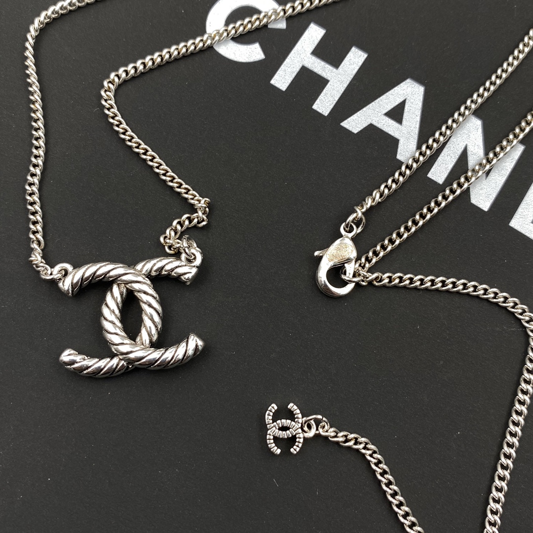 B161 Chanel necklace 108542
