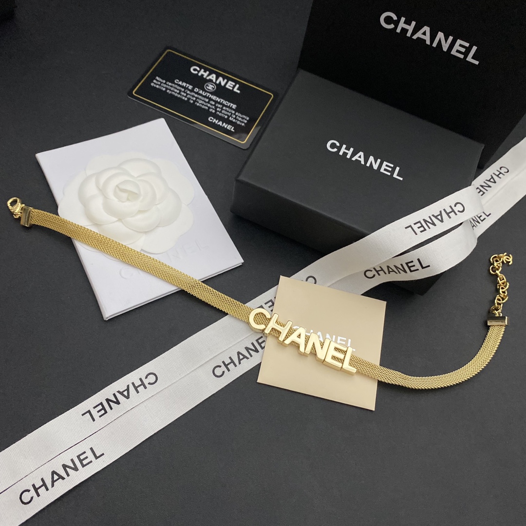 B325 Chanel necklace 108554