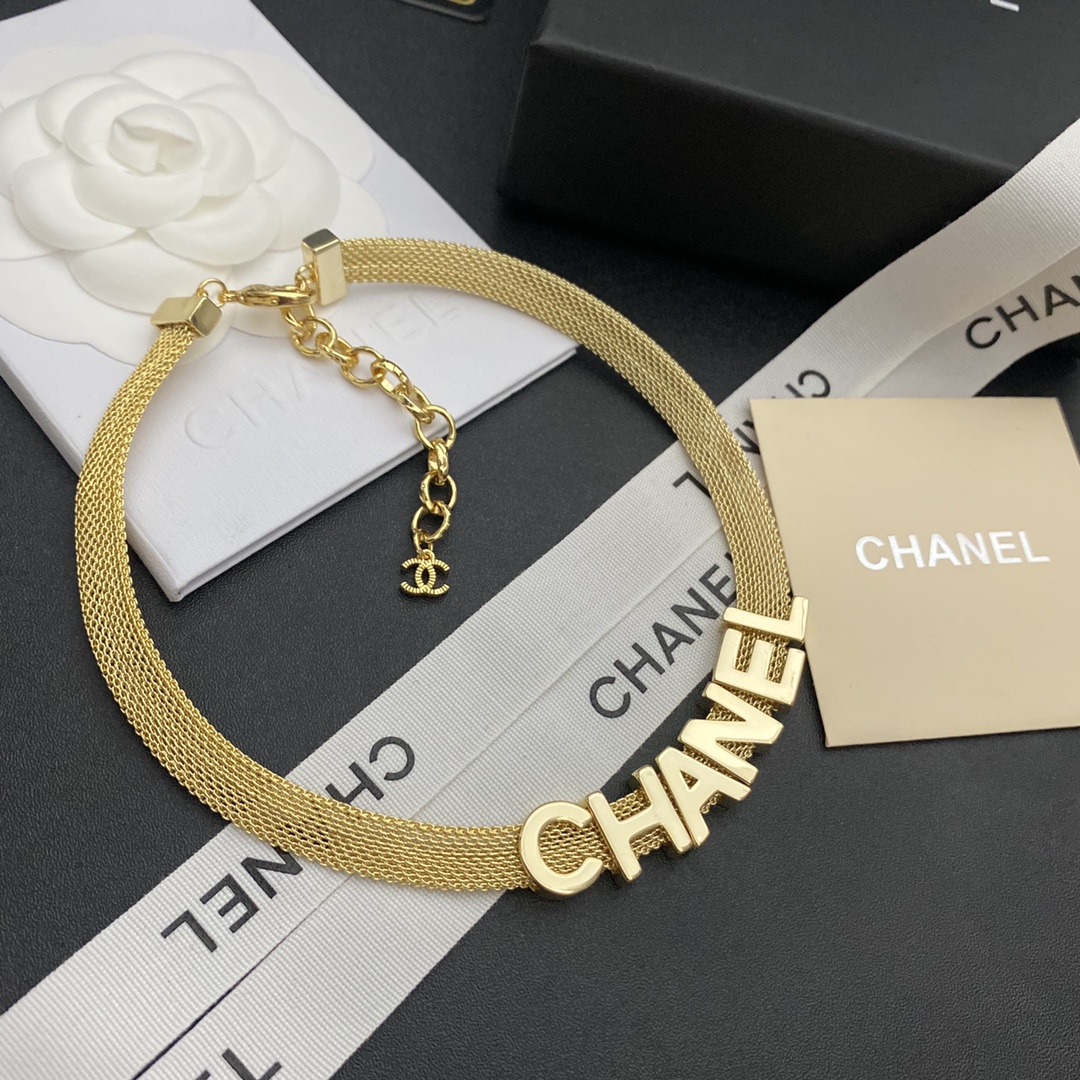 B325 Chanel necklace 108554