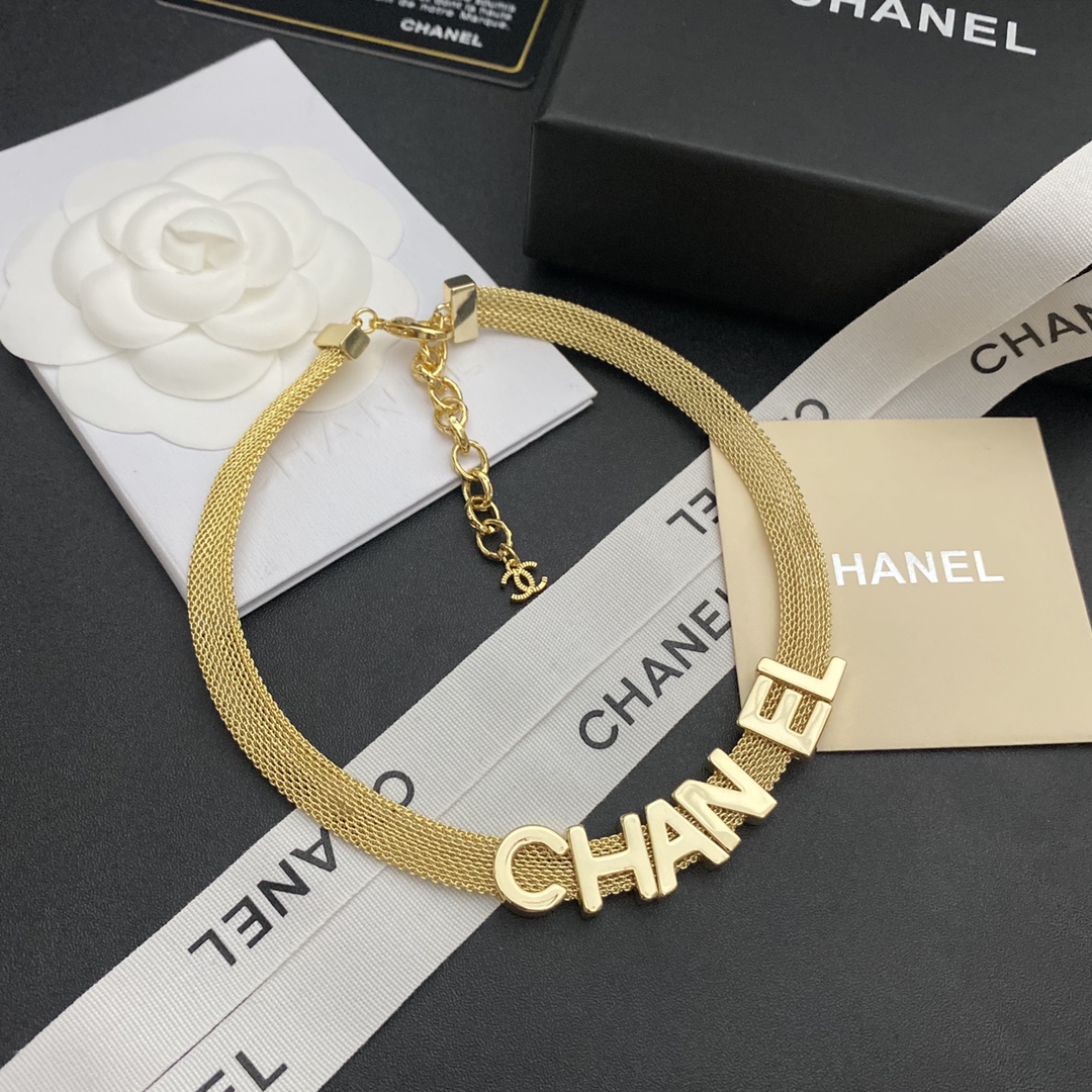 B325 Chanel necklace 108554