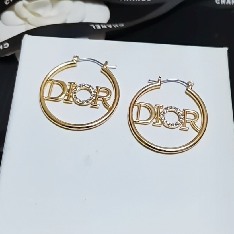 Dior gold earrings for women 108384