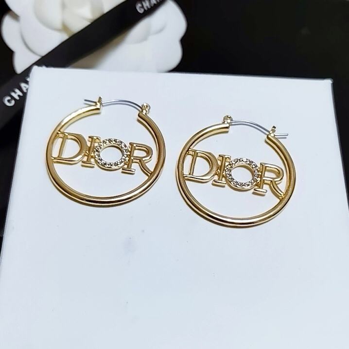Dior gold earrings for women 108384
