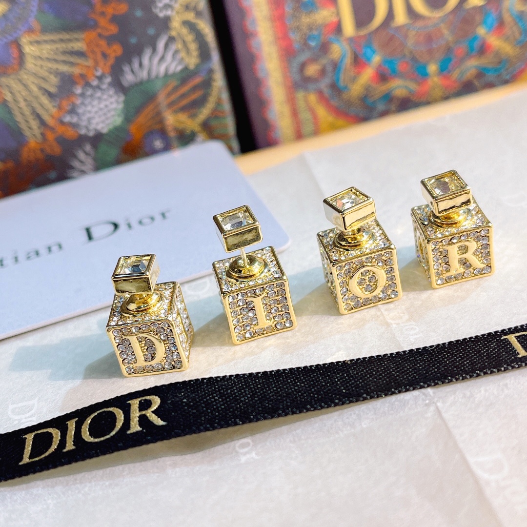 A681    Dior earring 108584