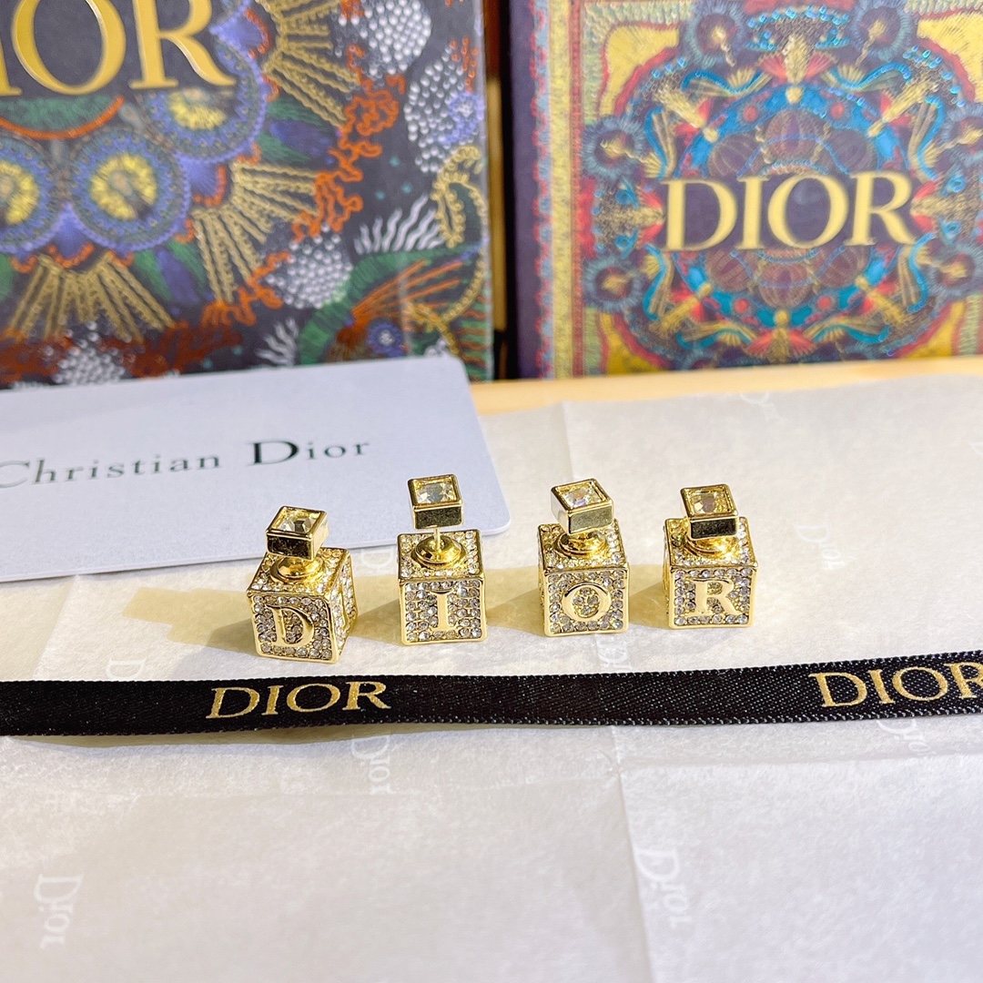 A681    Dior earring 108584