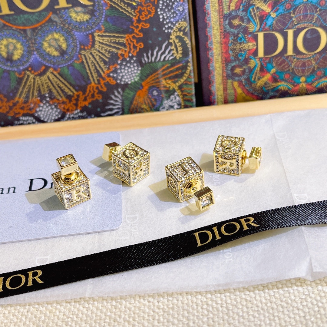 A681    Dior earring 108584