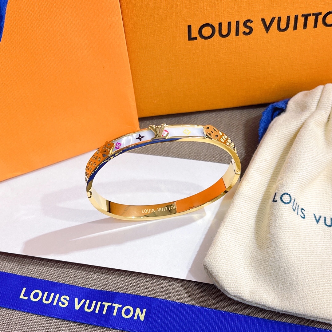 S290     LV bracelet 108586