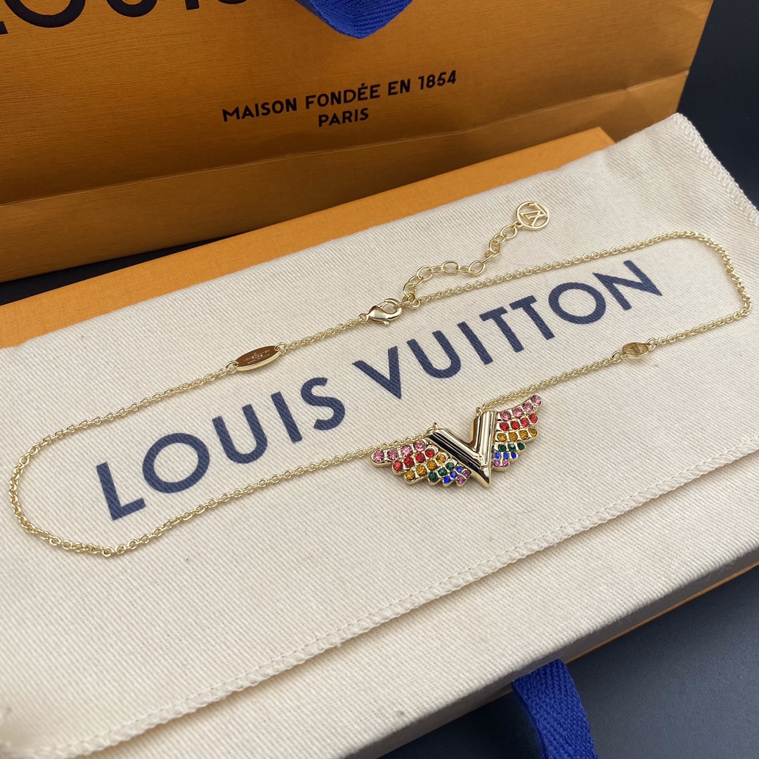B134  LV-necklace 108527