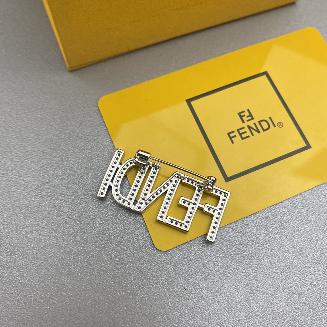 C152 shinny crystal FENDI brooch 107743