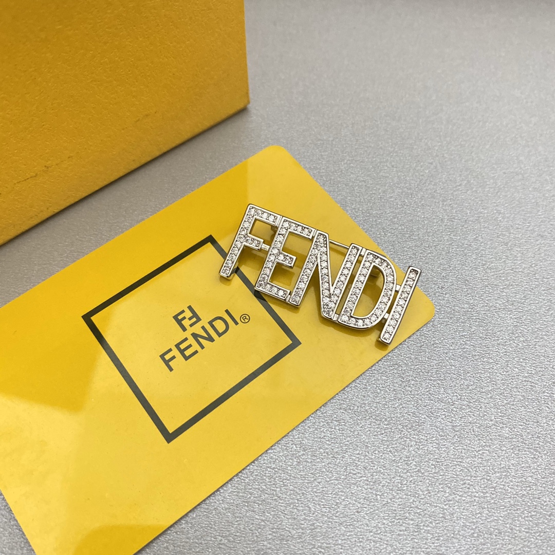 C152 shinny crystal FENDI brooch 107743