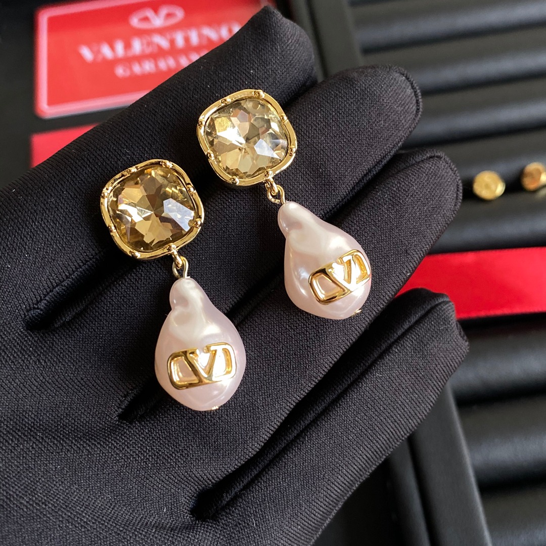 A039  Valentino earring 107093