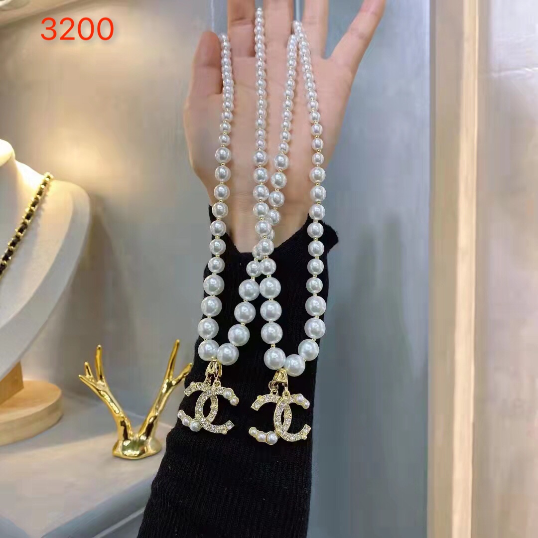 Chanel pearls necklace lady luxury 108617
