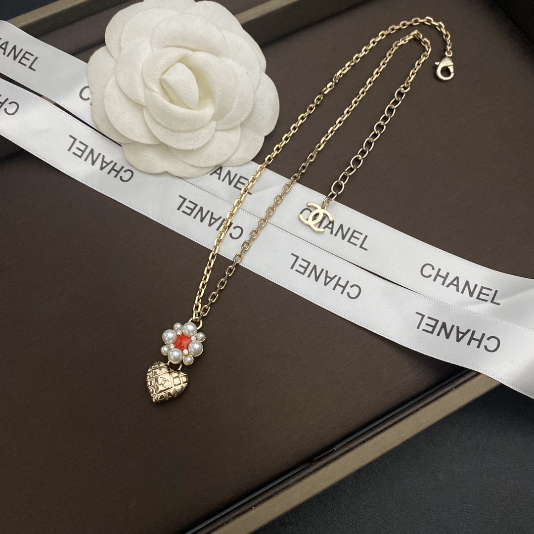 B057 Chanel cc necklace 108640