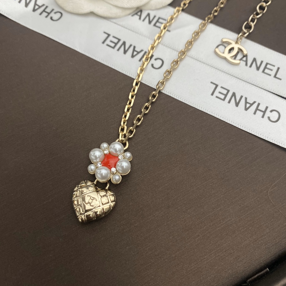B057 Chanel cc necklace 108640
