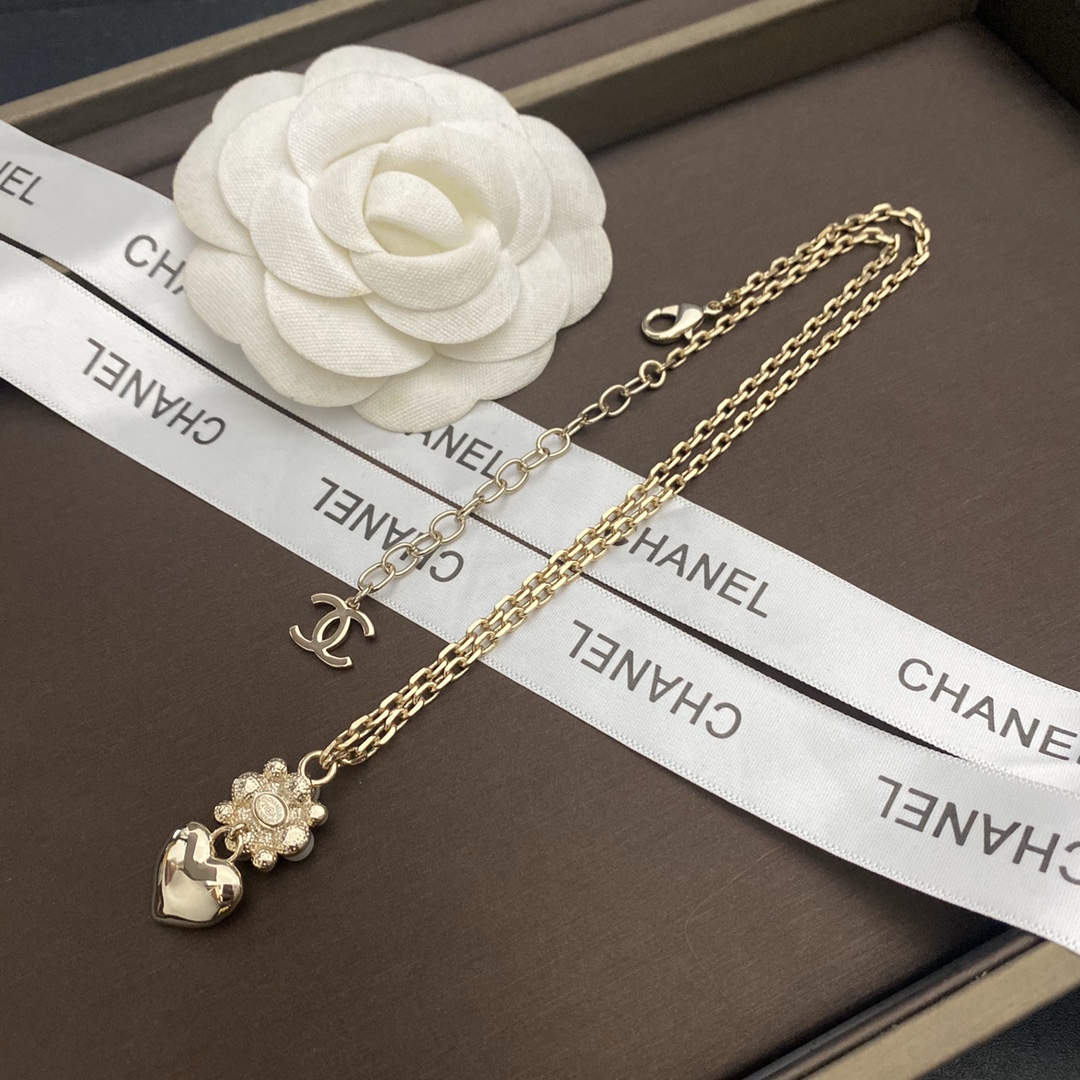 B057 Chanel cc necklace 108640