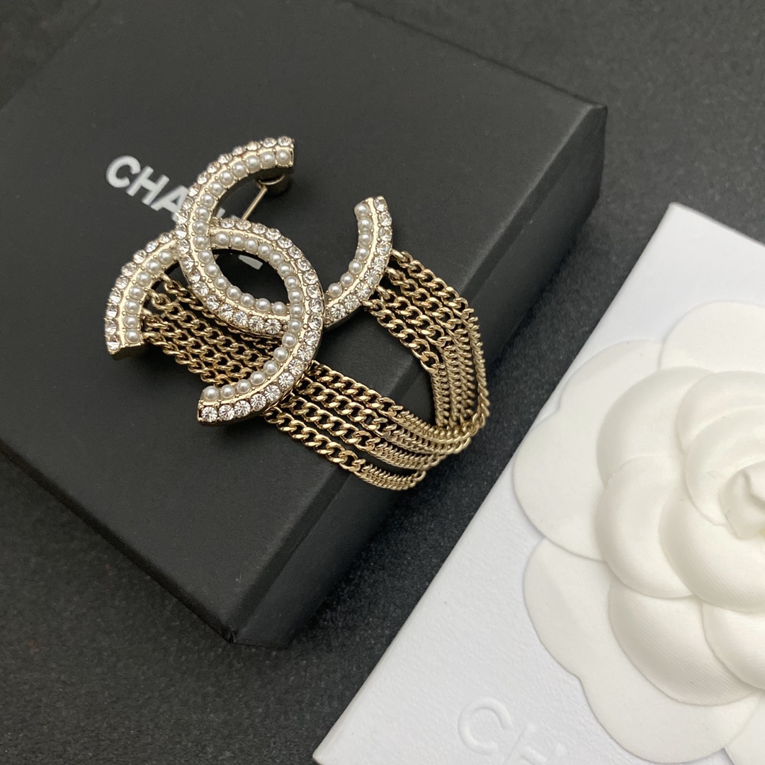 C230 Chanel brooch 108671