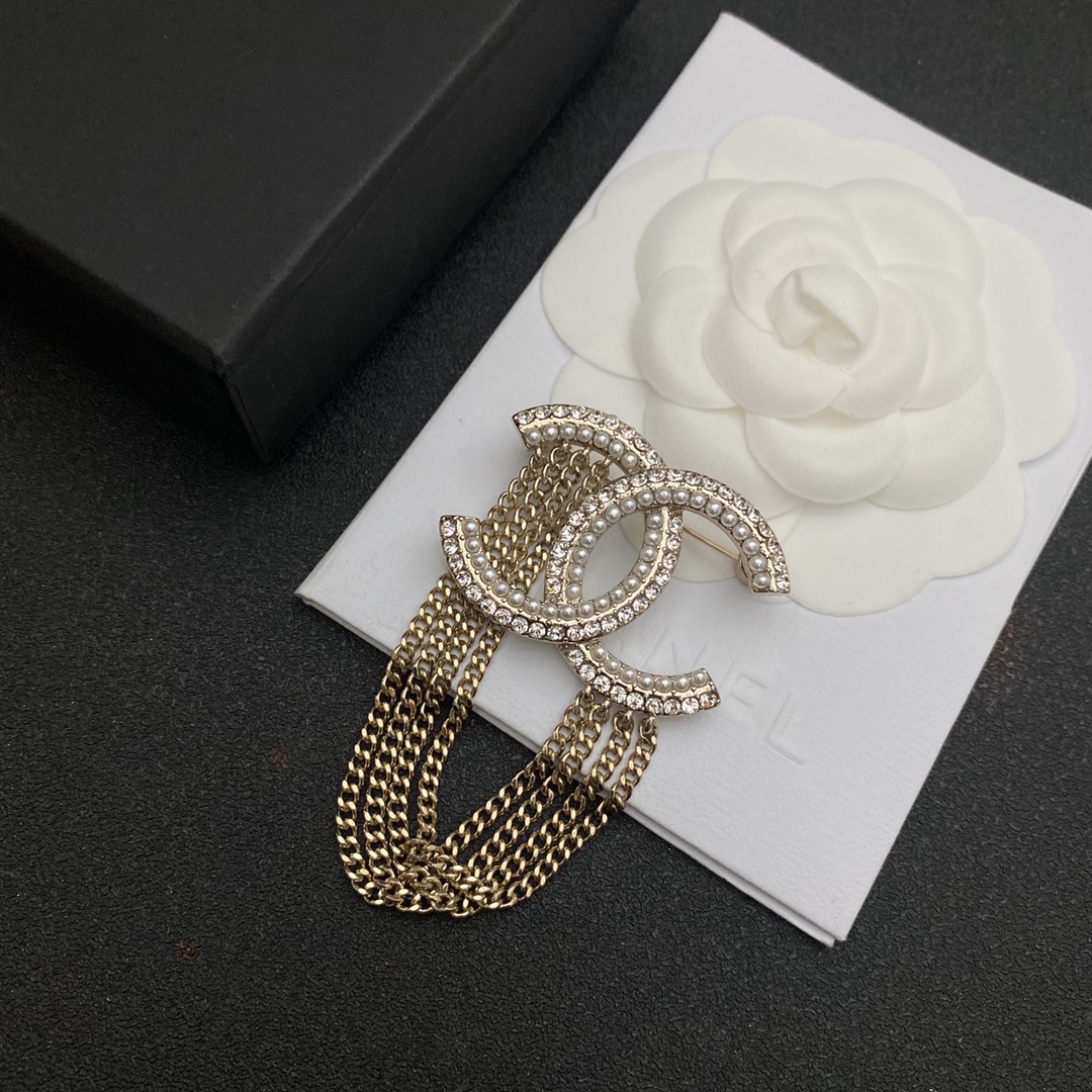 C230 Chanel brooch 108671