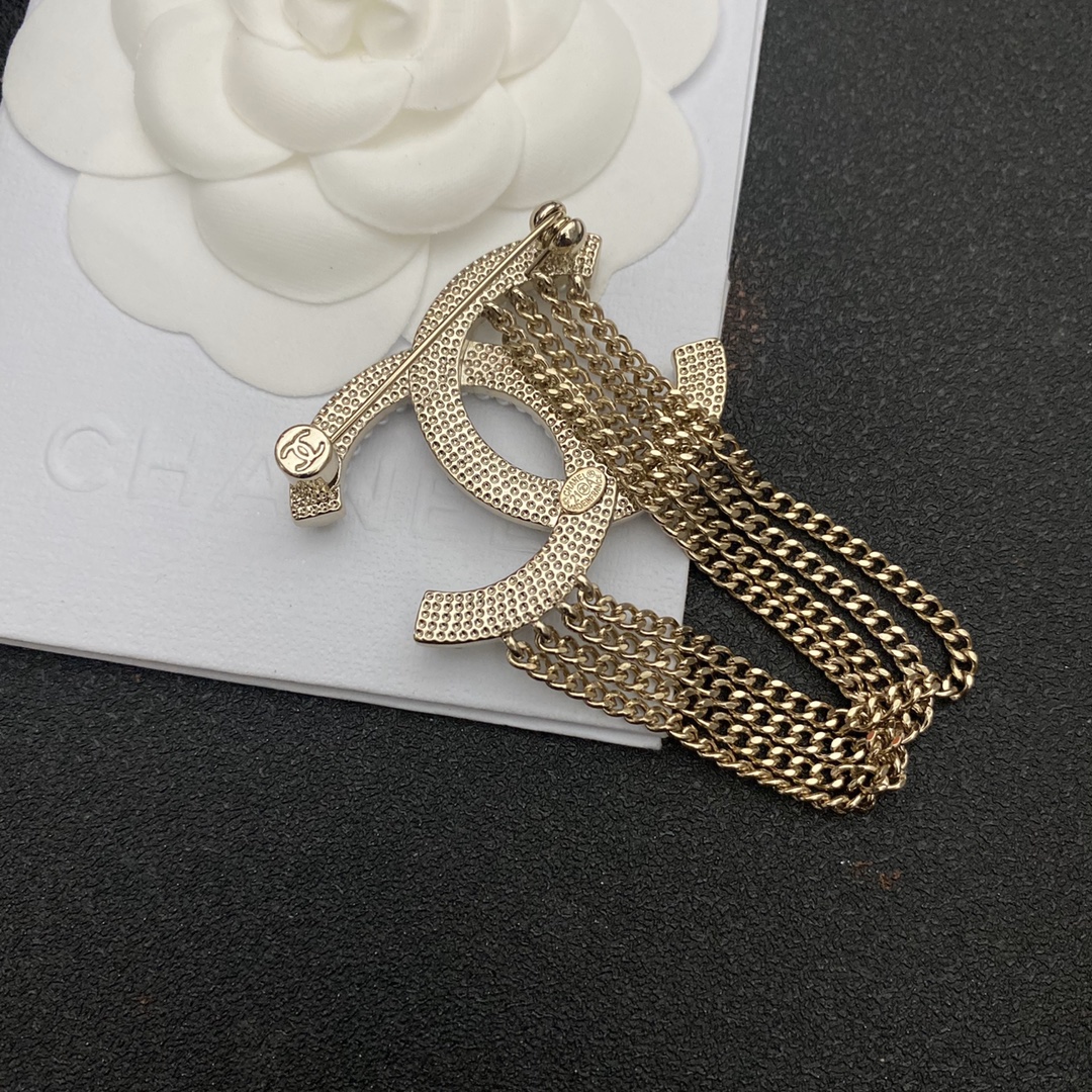 C230 Chanel brooch 108671