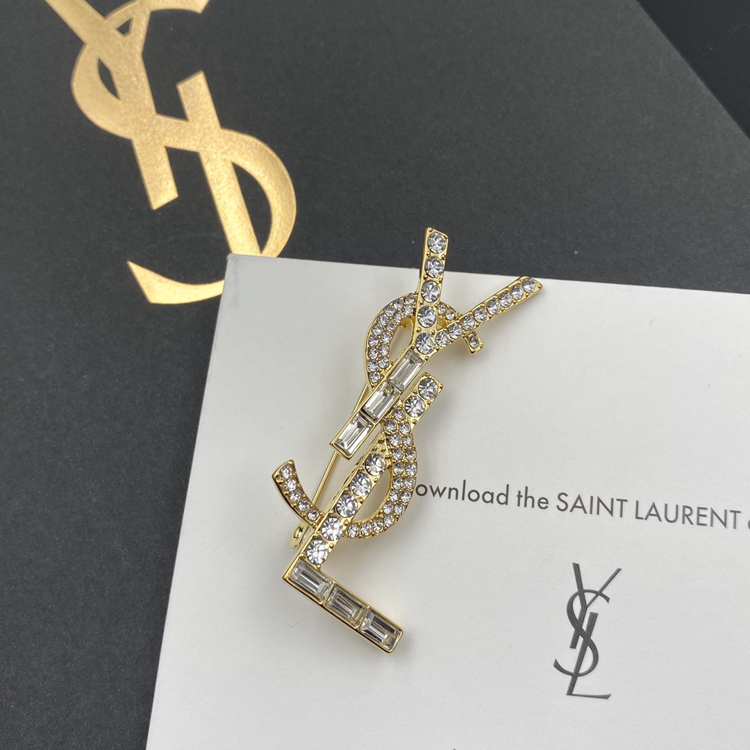 D140 YSL brooch 111801