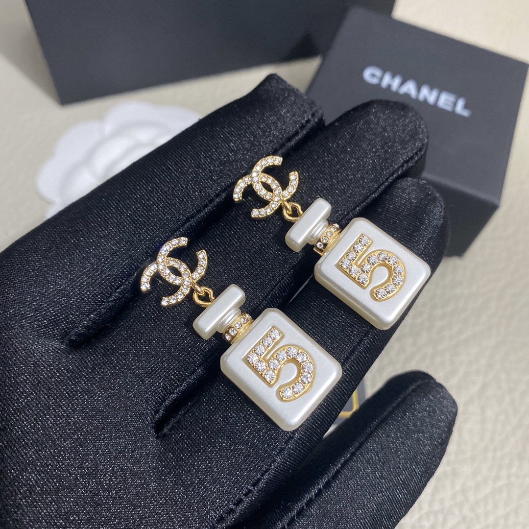 A109 Chanel earring 108650